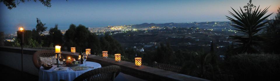 #captionThree Open air dining in Mijas