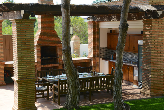 Dine al fresco at Casa Claveles holiday villa for rent, Mijas Costa, Spain