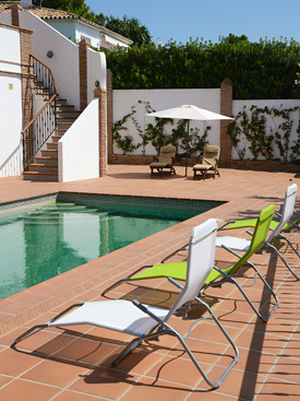 Relax by the pool at Casa Claveles, Mijas