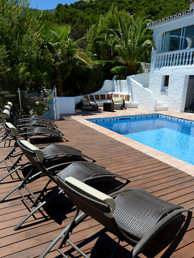 Sunbeds by the pool at Casa Adelante holiday villa for rent - Mijas