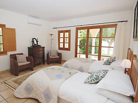 One of the twin bedrooms at Bancales, Mijas