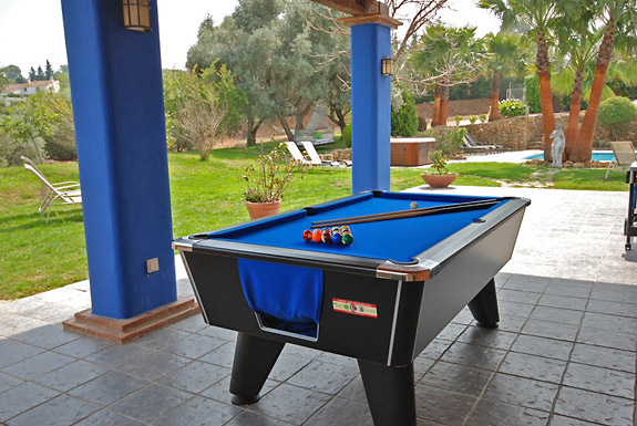 Enjoy a game of pool at Finca Maroc Holiday Villa, Alhaurin