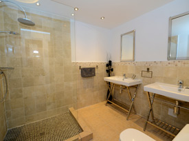 New, modern shower-room at Casa Adelante