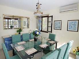 Villa Cornisa dining room