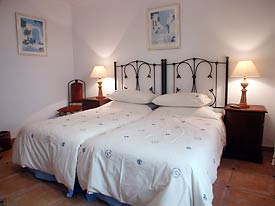 The lovely twin bedroom at La Fuente No 4