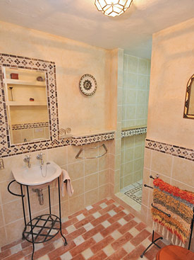 En suite shower room to the ground floor master bedroom