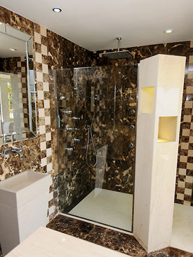The shower-room at the 1 bedroom suite, Casa la Noria, Mijas